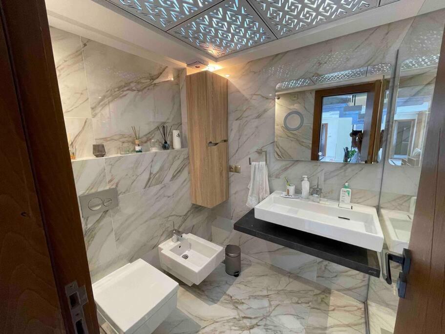Ferienwohnung Royale Duplexe Pleine Centre Tanger Exterior foto