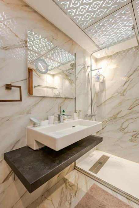 Ferienwohnung Royale Duplexe Pleine Centre Tanger Exterior foto