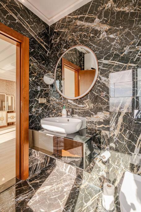 Ferienwohnung Royale Duplexe Pleine Centre Tanger Exterior foto